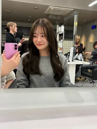 カラー ベージュ／ブラウン/ ナチュラルレイヤーのヘアスタイル