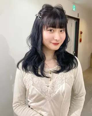 カラー mizuki/ピンク ベージュ.レイヤーのヘアスタイル