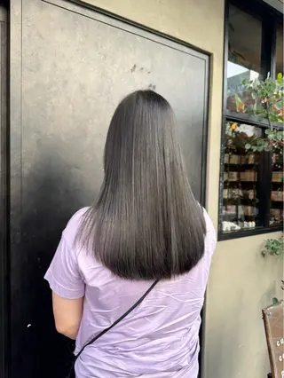 ロング カラー 出川 結菜のヘアスタイル
