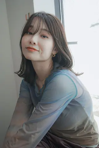 ミディアム カラー THE DAY所属・AKI HASHIMOTOのヘアスタイル