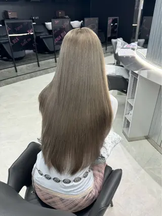 カラー ririka /ブリーチカラーのヘアスタイル