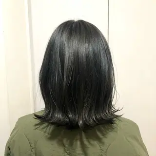 ミディアム 高津 千慧のヘアスタイル