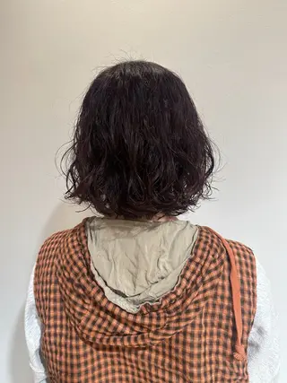 ミディアム パーマ 塩澤 榛奈のヘアスタイル