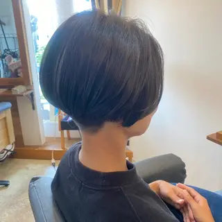 ショート カラー 丸岡 美穂のヘアスタイル