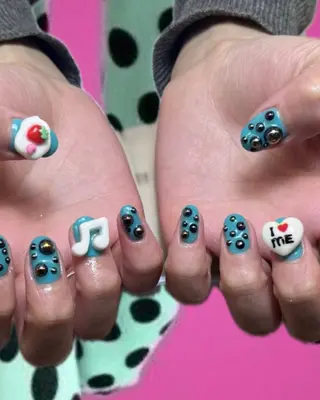 ネイル Mariris所属・ᗷᗩᑎSᗩ ᑎᗩIᒪ ՏᗩᒪOᑎのネイルデザイン