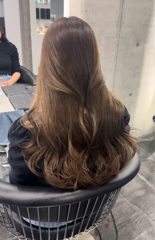 カラー Lond Luna岐阜所属・草野 里奈のヘアスタイル