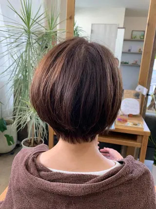 ショート Lona所属・新保 佳世のヘアスタイル