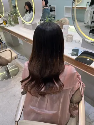 ロング 𝑴𝑰𝑨🎀赤髪 /ピンク/髪質改善のヘアスタイル