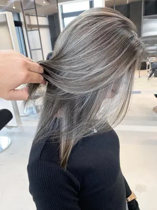 ミディアム カラー パーマ ヘアアレンジ ネイル マツエク・マツパ アイブロウ 井上 一平のヘアスタイル