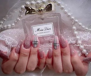 ネイル She   Nail所属・ISA_ BELLAのネイルデザイン