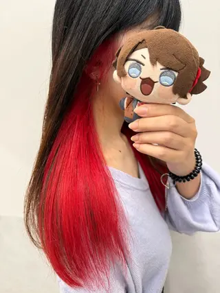 セミロング カラー SALOWIN池袋East店3F所属・インナーカラー 推し ブリーチ  髪質改善のヘアスタイル