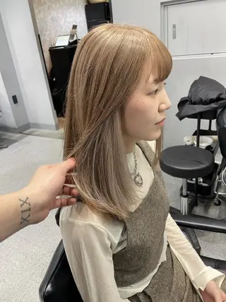 ミディアム キリカ新宿所属・ブリーチ/ エクステ/レイヤーのヘアスタイル