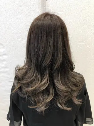 ミディアム ショート/白髪ぼかし 君和田若菜のヘアスタイル