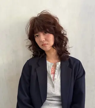 ミディアム パーマ 塩澤 榛奈のヘアスタイル