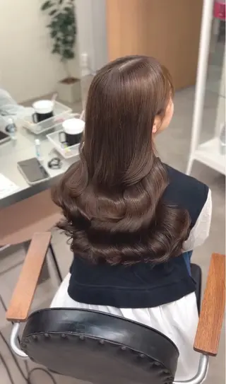 ロング カラー 梅田/ベージュ／ 艶カラー／三宅空翔のヘアスタイル