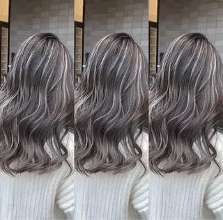 ロング ハイトーン ハイライ ト バレイヤージュのヘアスタイル