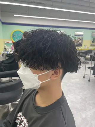 ショート パーマ ヘアアレンジ メンズ 艶カラー の達人のヘアスタイル