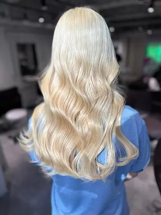 ロング Nozomi/透明感 /デザインカラーのヘアスタイル