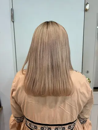 セミロング 室谷 ゆりあのヘアスタイル