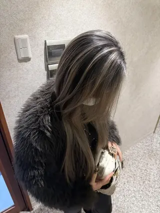 ロング TIGRE tenjinのヘアスタイル