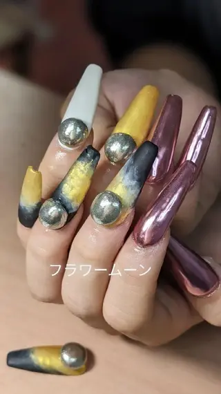 ネイル フラワー ムーンのネイルデザイン