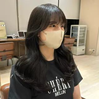 セミロング カラー レイヤー/顔周り /透明感🩶高橋大のヘアスタイル