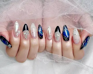 ネイル 🦋 Queenieのネイルデザイン