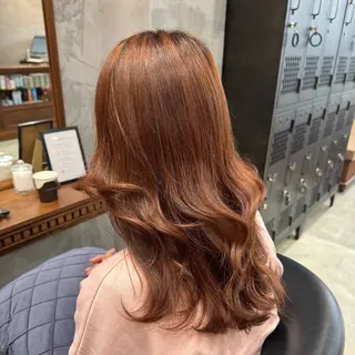 ミディアム カラー 新川 月菜のヘアスタイル