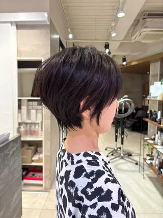 ショート カラー 高橋 佳愛のヘアスタイル