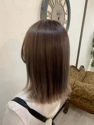 ミディアム カラー 小嶋 美里のヘアスタイル