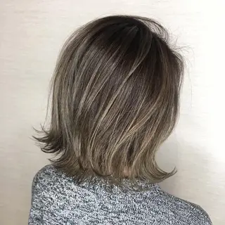 ミディアム ブリーチカラー💛 石川慧南のヘアスタイル