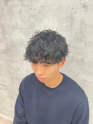 パーマ メンズ ☘️上村 ☘️髪質 改善/透明感カラーのヘアスタイル