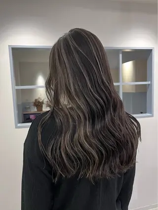 カラー YUME/ ブリーチ／ハイライトのヘアスタイル