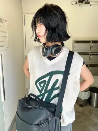 ミディアム レイヤーカット/ 透明感カラー レイのヘアスタイル