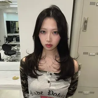 ロング TENSHO レイヤー／ハイトーンのヘアスタイル