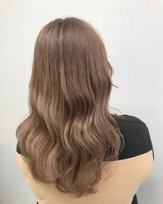 セミロング カラー 🩵ハイトーン 美咲🩵のヘアスタイル