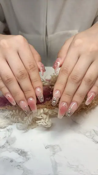 ネイル はな💎ネイル ワンホン、長さ出しのネイルデザイン