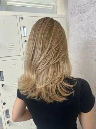 セミロング アンナ🦋海外ヘア バレイヤージュのヘアスタイル