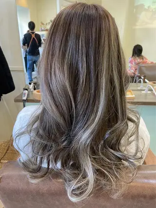 ロング カラー 鶴見 和美のヘアスタイル