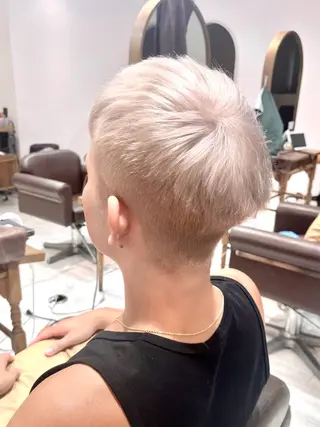 ショート メンズ レイヤーカット ✨️進藤ひかりのヘアスタイル