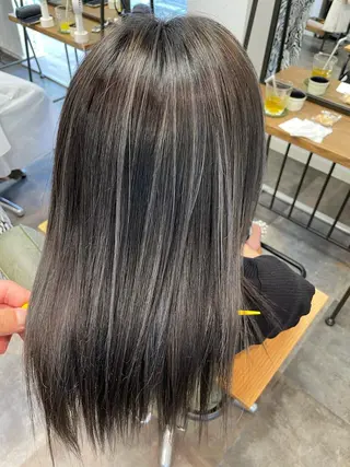 ミディアム ハイトーンボブ Mizuki.のヘアスタイル