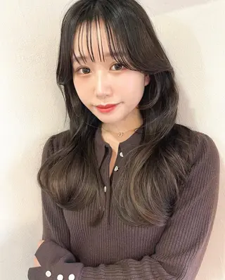 ロング レイヤーカット、 大人可愛い　中村美羅のヘアスタイル