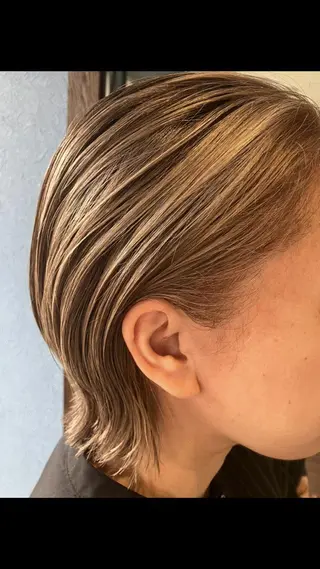 ショート カラー ✨白髪ぼかし 🍀MINAKO☆のヘアスタイル