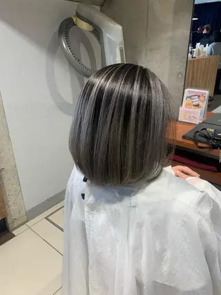 ショート カラー AQUA 平田真一のヘアスタイル