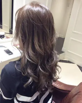 ロング カラー na3moe【ナナナモエ】所属・髪質改善✨カラー特化 サロン🎨平尾晃一のヘアスタイル