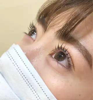 マツエク・マツパ カドムラ モエのヘアスタイル