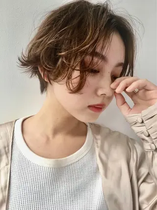 ショート カラー 赤み消し韓国ヘア レイヤー縮毛🤍渡邉のヘアスタイル