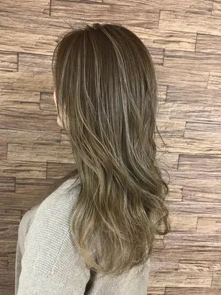 ロング 有坂 里恵のヘアスタイル