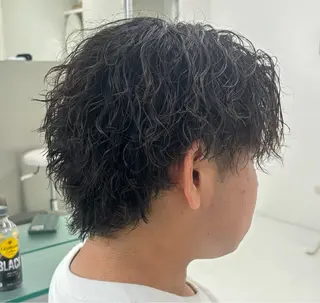 ミディアム パーマ メンズ era2d所属・マコト/心斎橋 メンズ専門店のヘアスタイル