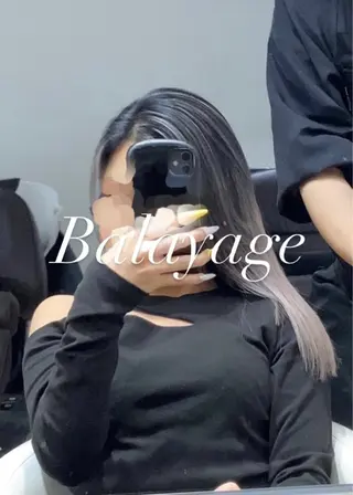 ロング カラー Kensho 京都駅 ケアブリーチのヘアスタイル